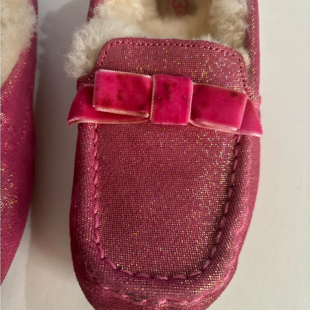 UGG Sz 3 Glittery Pink Bow Sheepskin Lined Moccasins